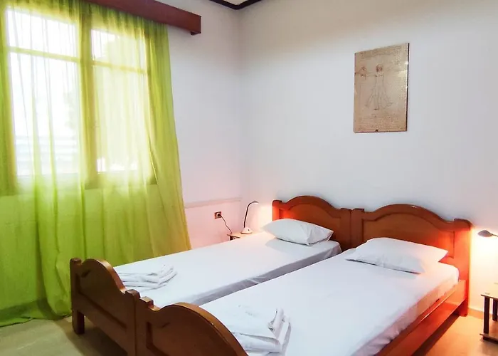 Fouli Studios & Apartments
